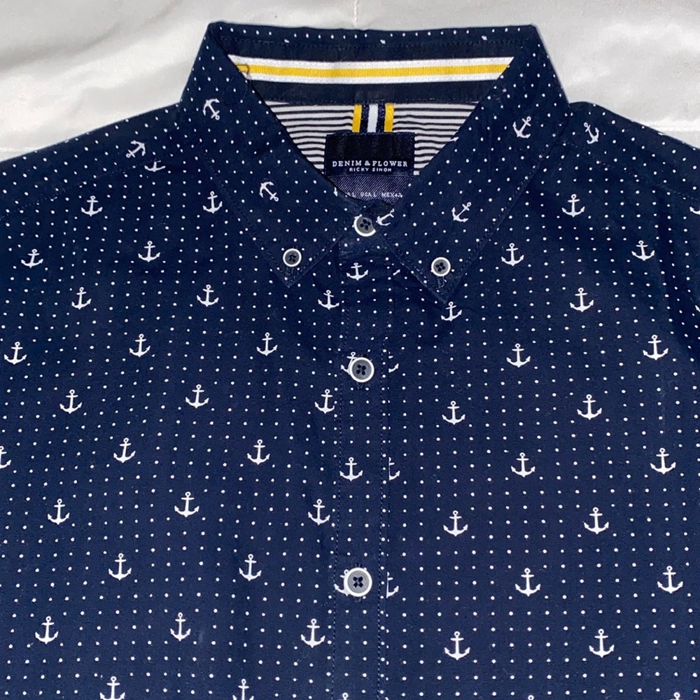 Men’s short sleeved dress shirt